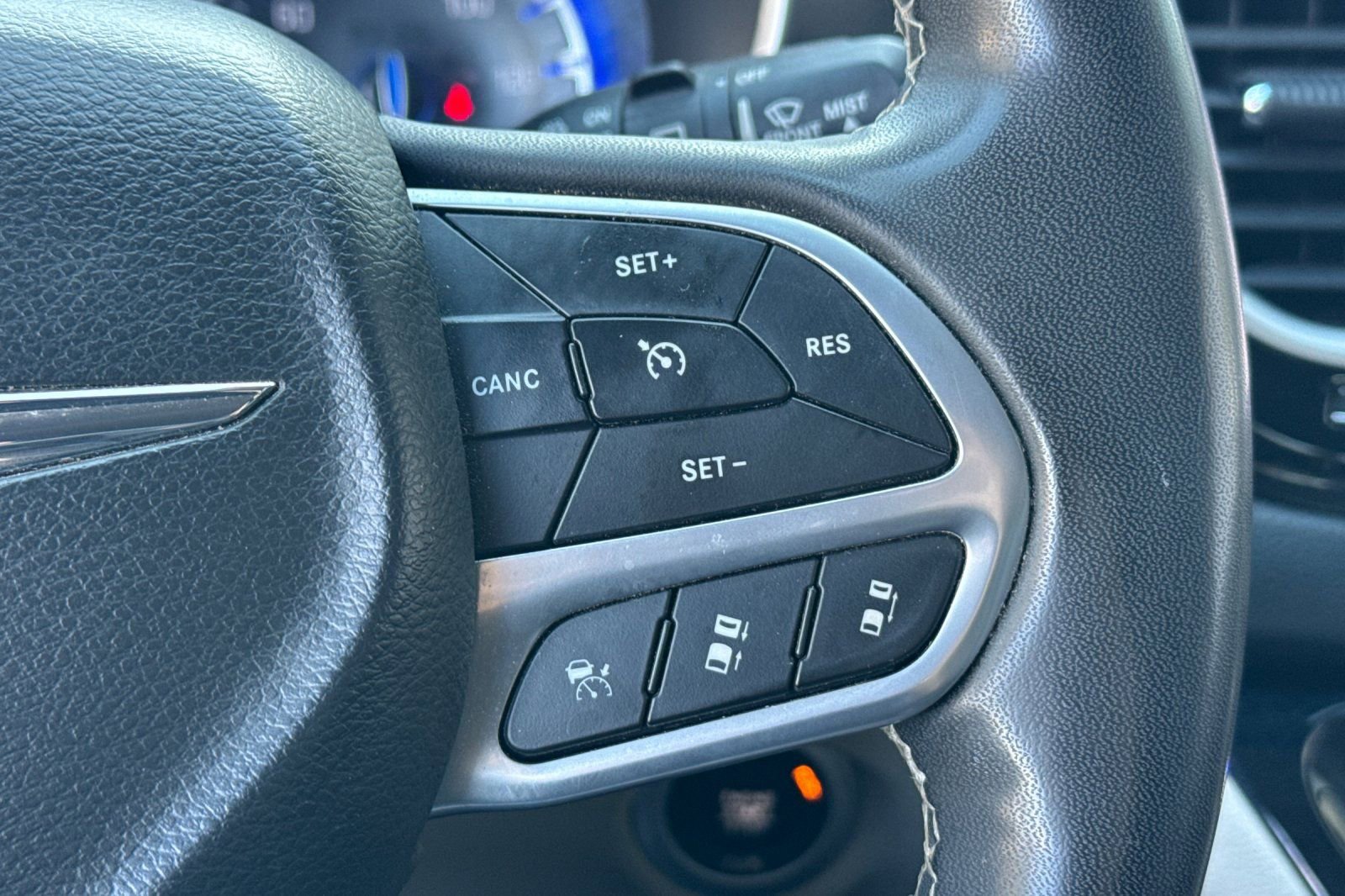 Used 2022 Chrysler Pacifica Touring-L image 36