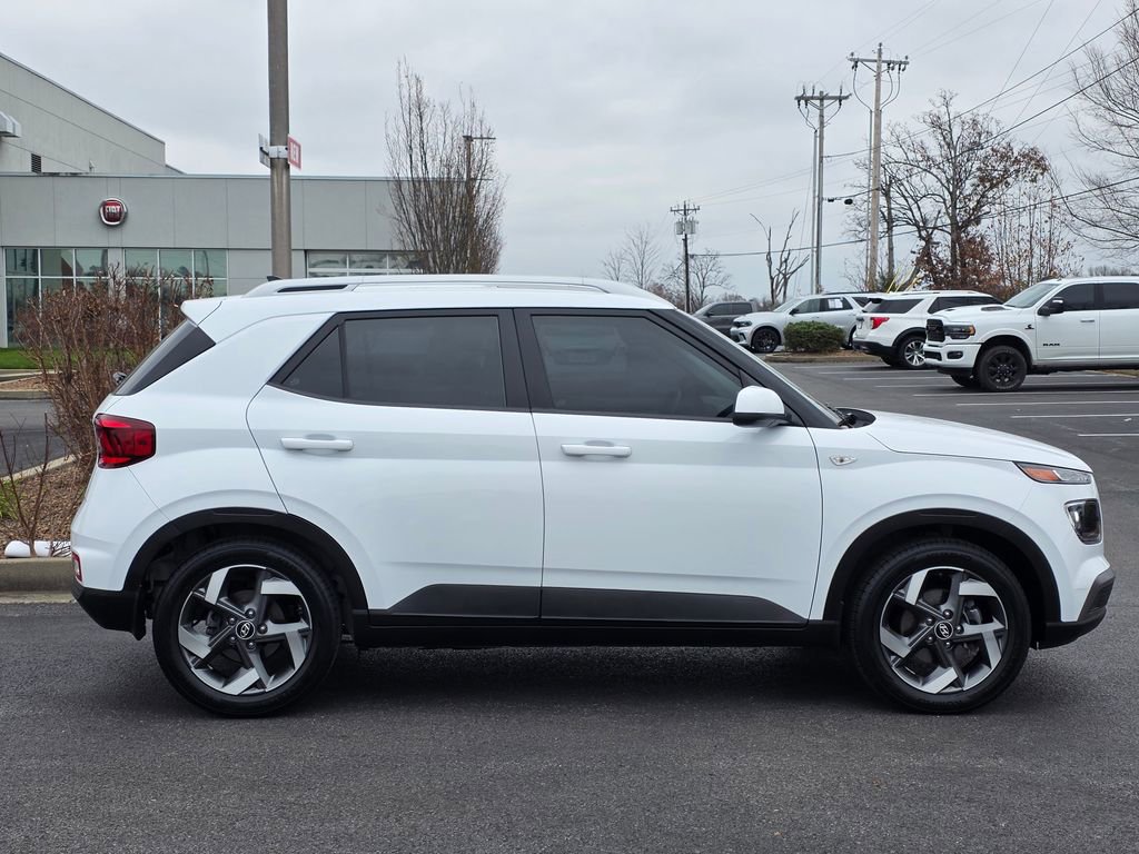 Used 2022 Hyundai Venue SEL image 4