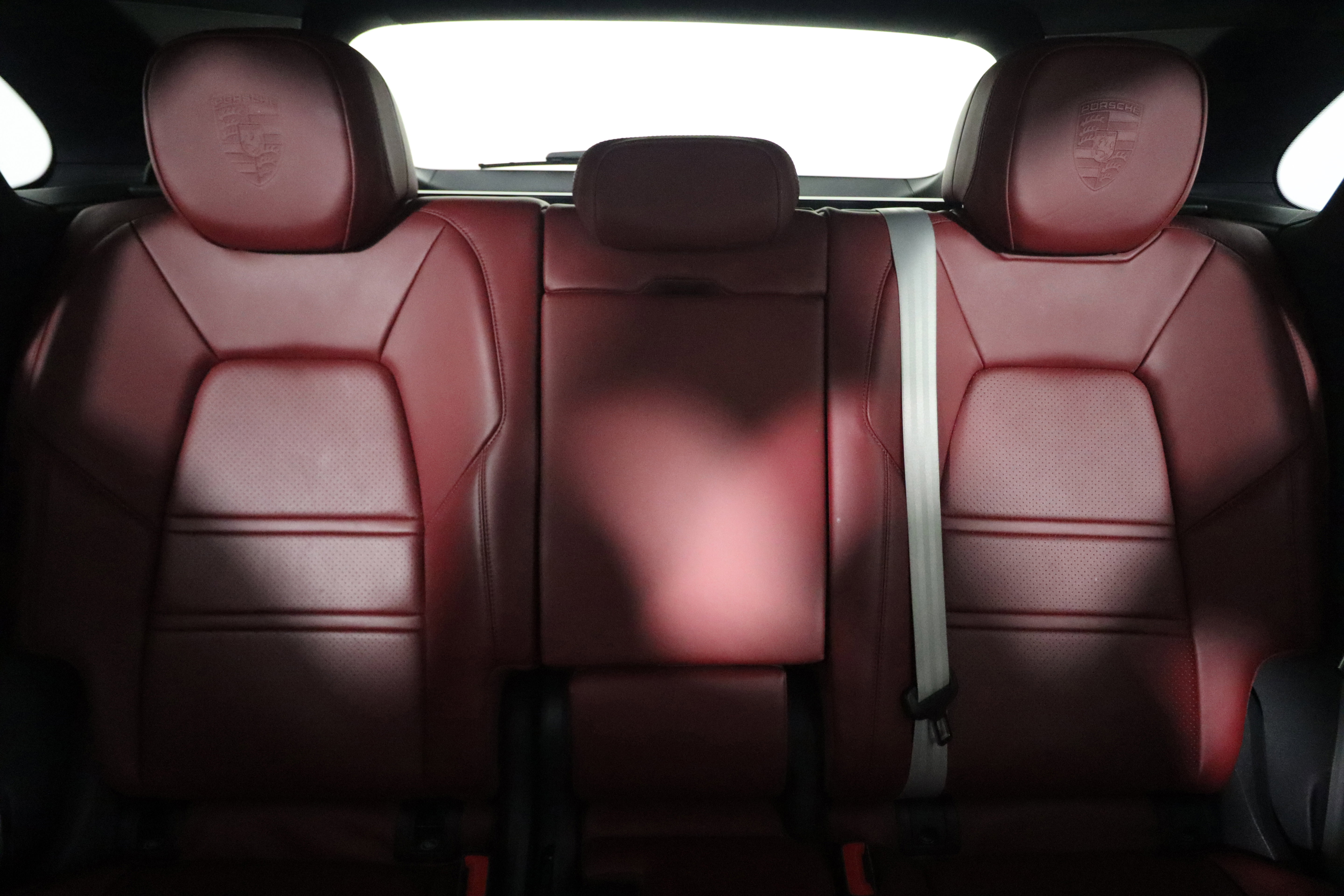 Certified 2023 Porsche Cayenne Platinum Edition image 16