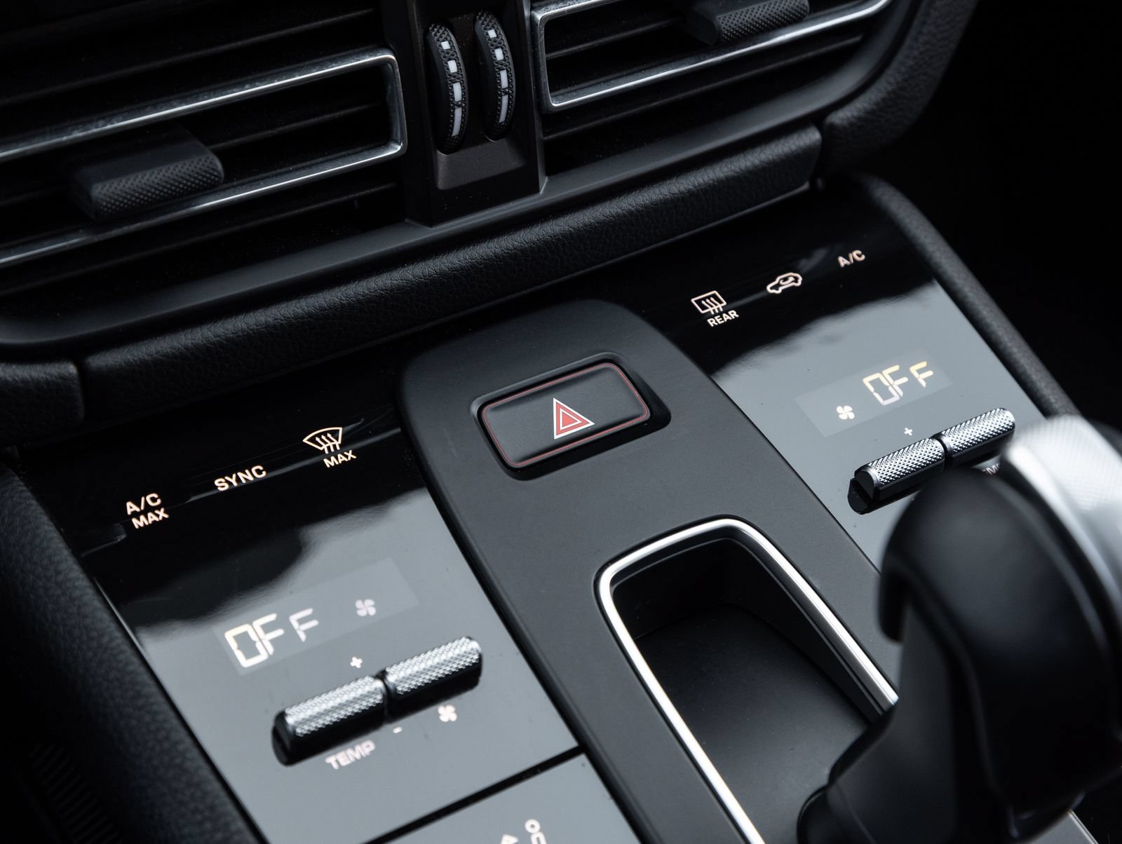 Certified 2023 Porsche Macan S AWD/4WD image 25