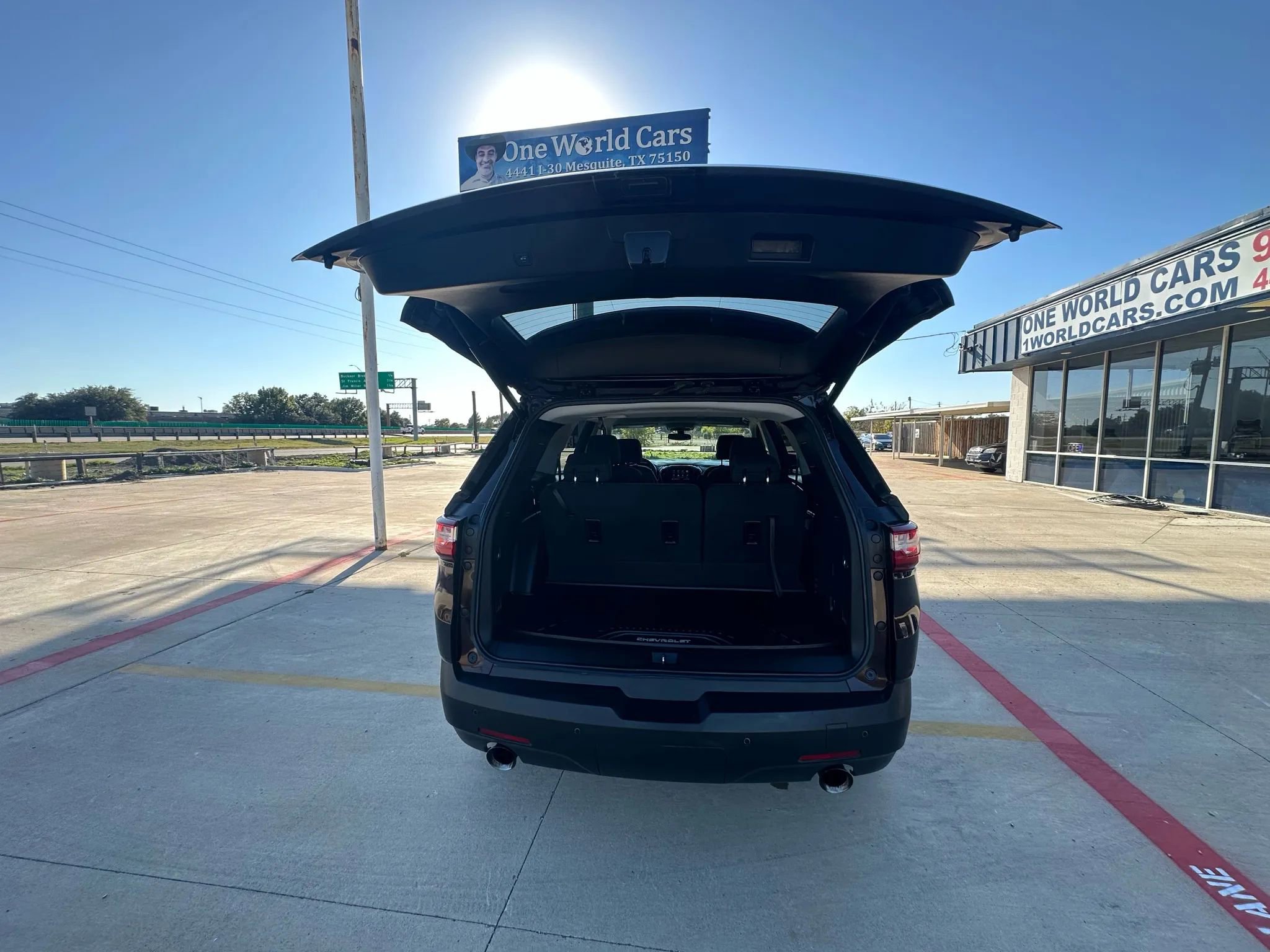 Used 2020 Chevrolet Traverse LT FWD image 9
