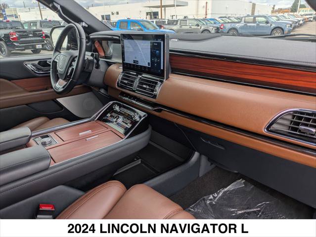 Used 2024 Lincoln Navigator L Reserve AWD/4WD image 25