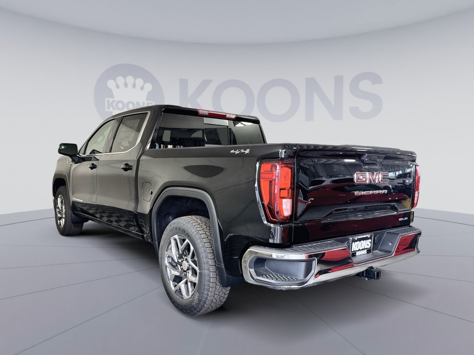 New 2026 GMC Sierra 1500 SLE w/ Preferred Package AWD/4WD image 4