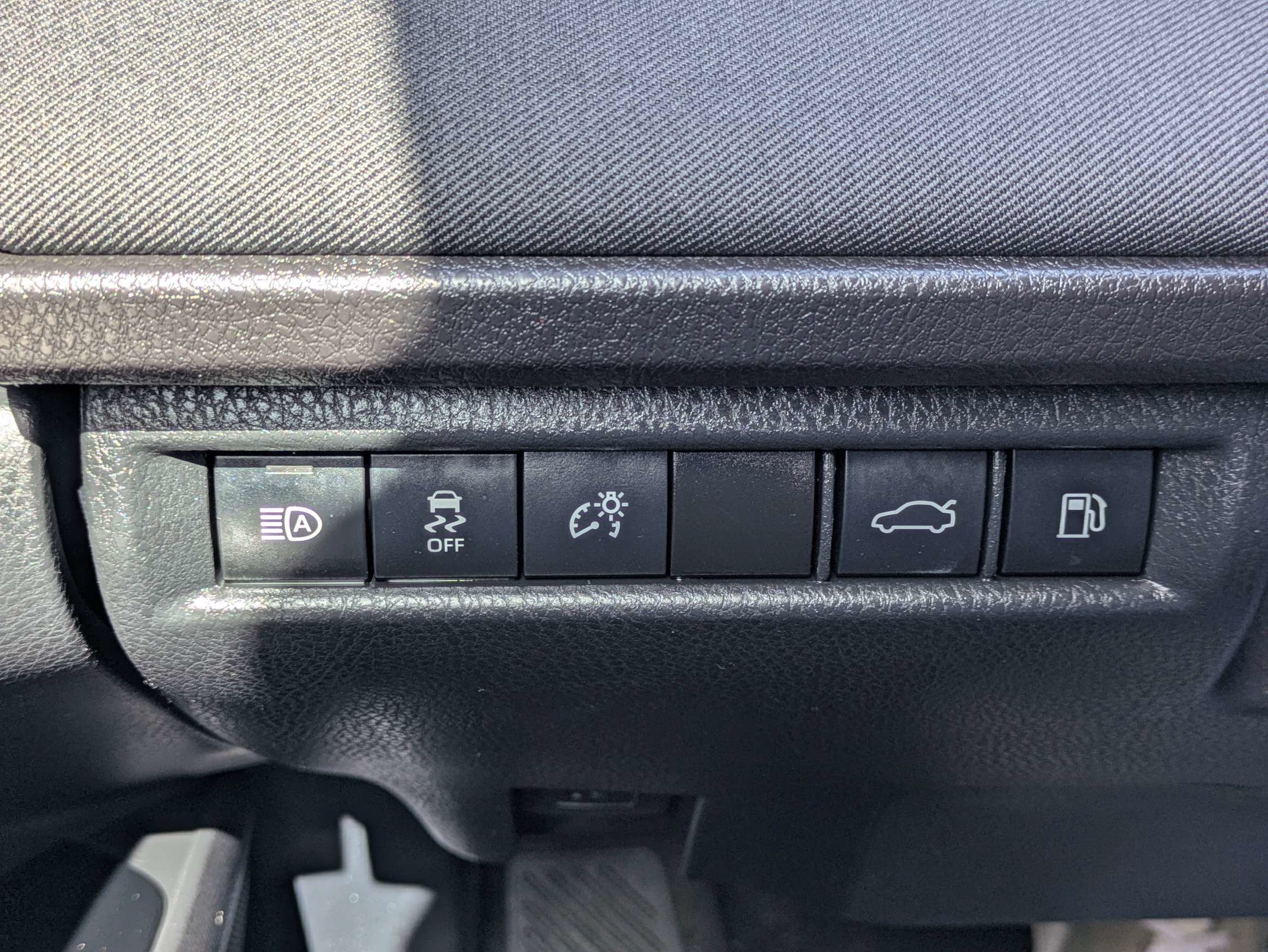 Used 2025 Toyota Camry LE FWD image 27