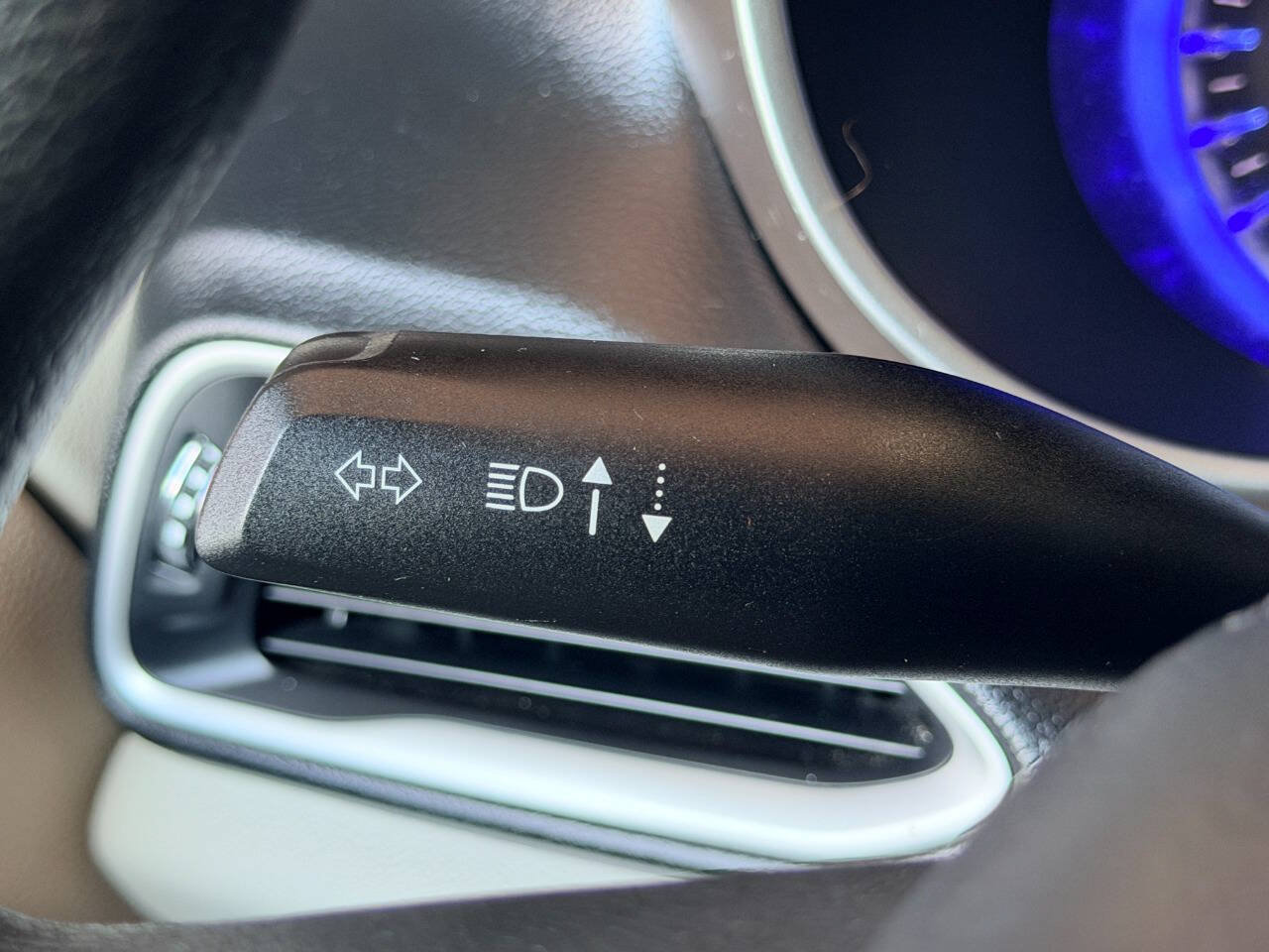 Used 2017 Chrysler Pacifica Touring FWD image 38