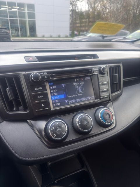 Used 2016 Toyota RAV4 LE AWD/4WD image 10