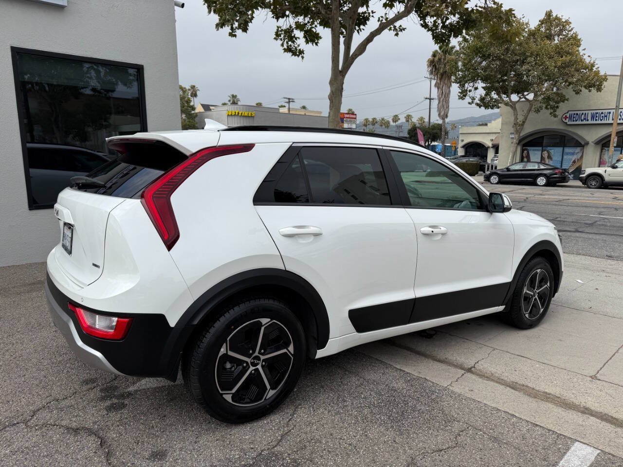Used 2024 Kia Niro EX FWD image 8