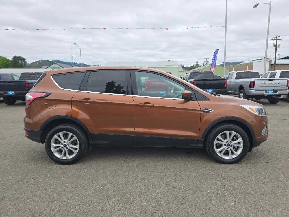 Used 2017 Ford Escape SE AWD/4WD image 6
