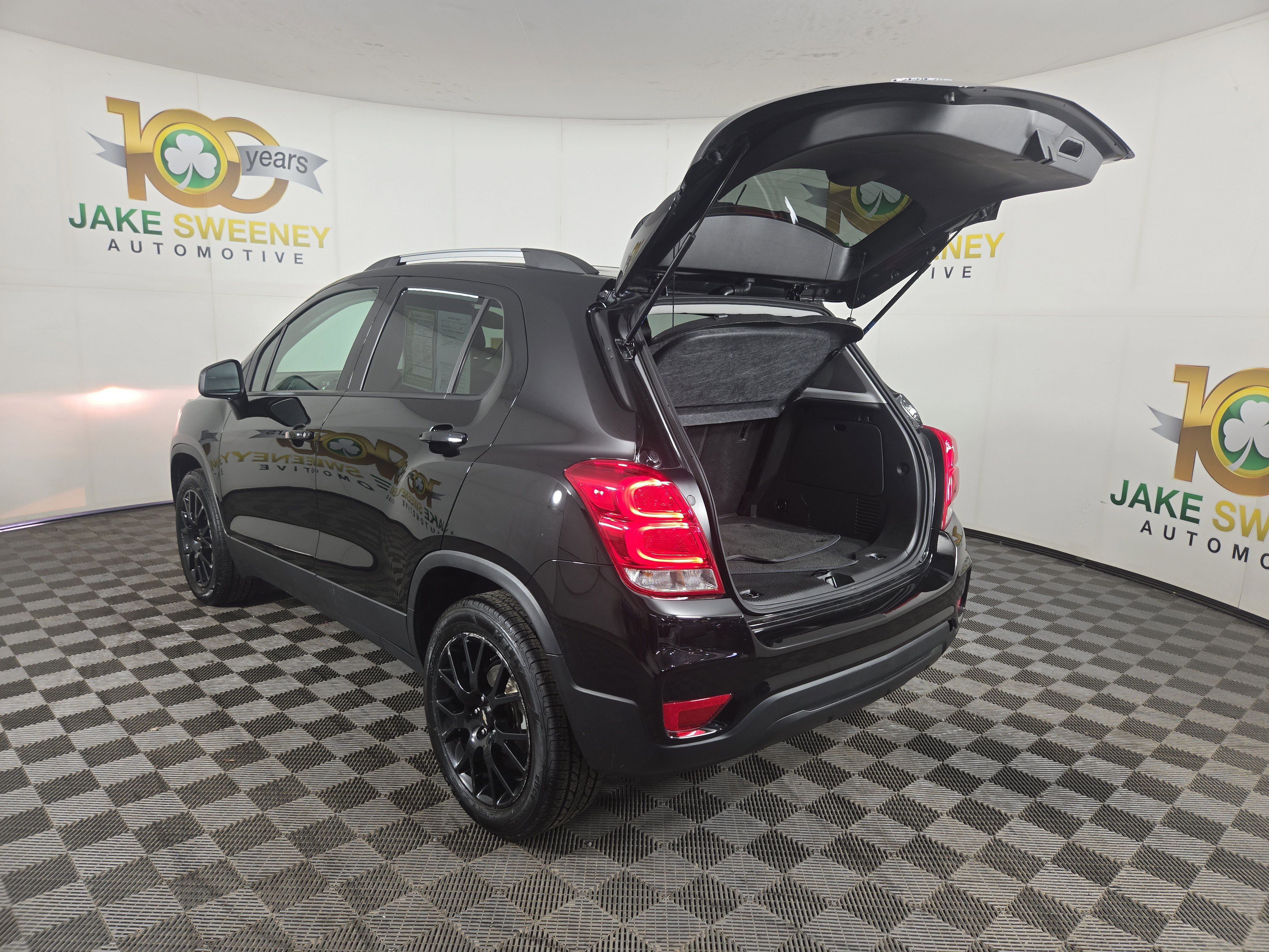 Certified 2022 Chevrolet Trax LT w/ Midnight Edition image 28