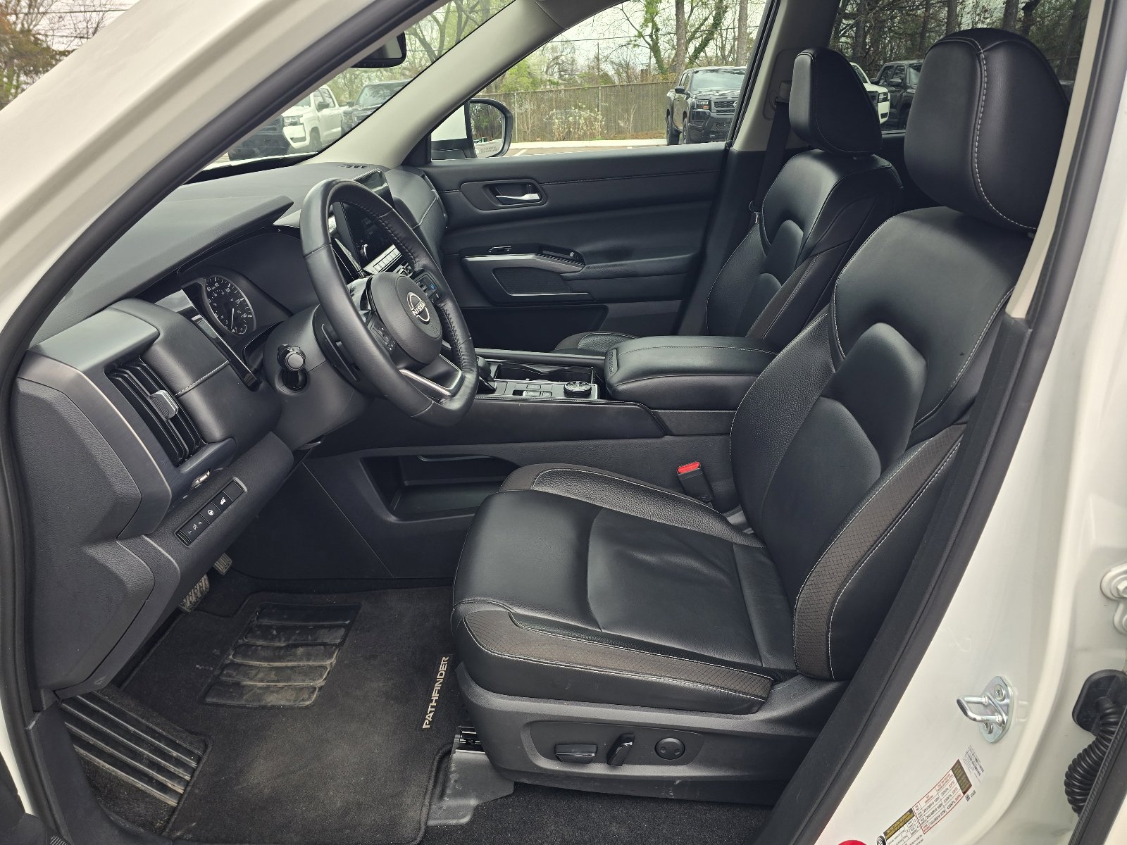 Used 2022 Nissan Pathfinder SL image 12