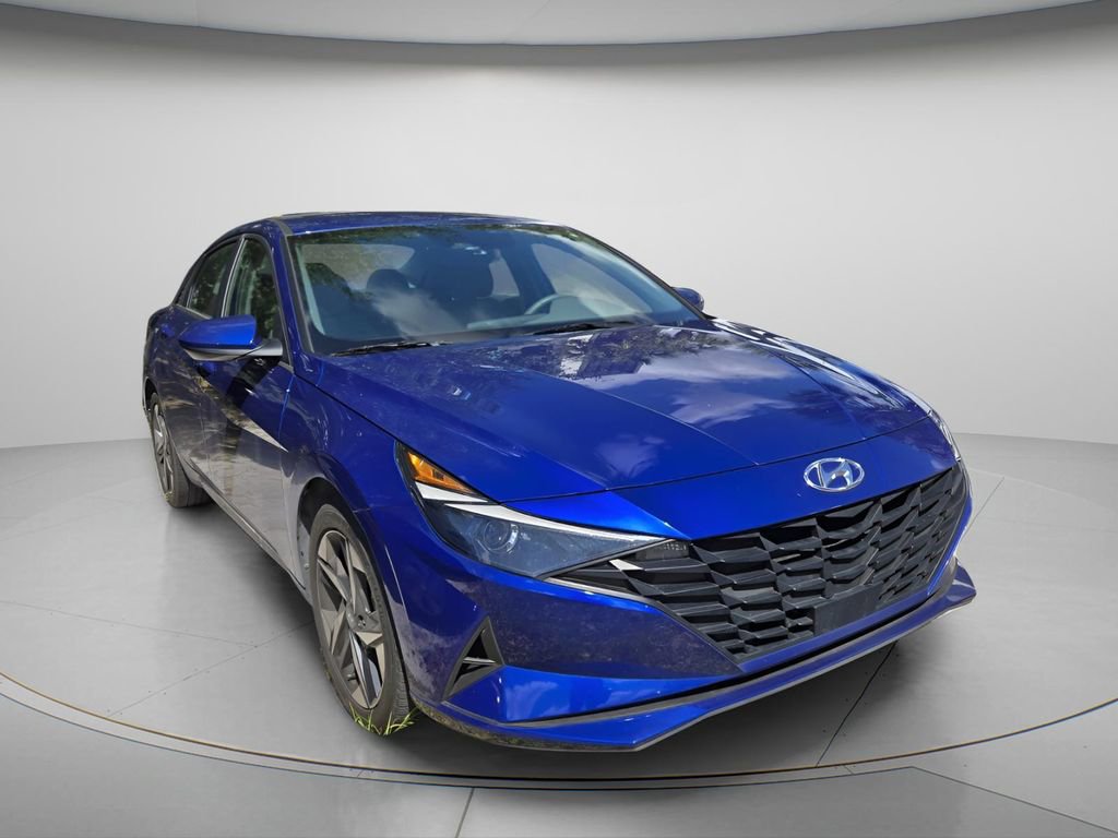 Used 2023 Hyundai Elantra SEL w/ Convenience Package FWD image 3