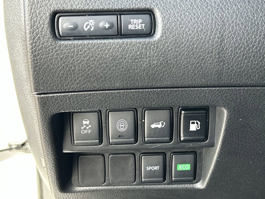 Used 2020 Nissan Rogue SV FWD image 17