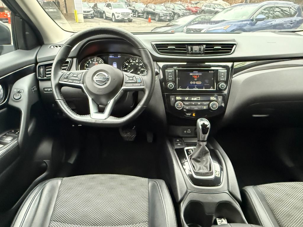 Used 2022 Nissan Rogue Sport SV w/ Technology Package image 12