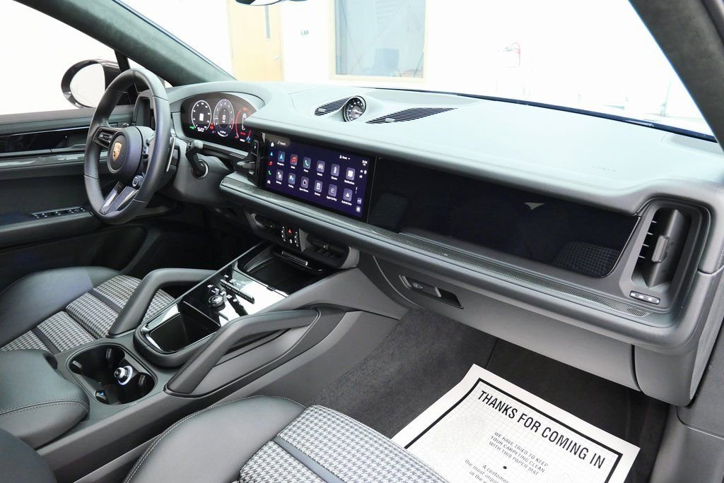 Used 2025 Porsche Cayenne GTS image 17