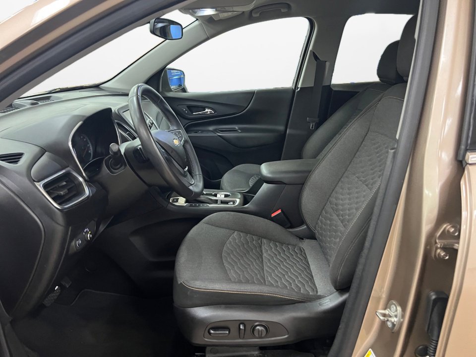 Used 2018 Chevrolet Equinox LT image 11