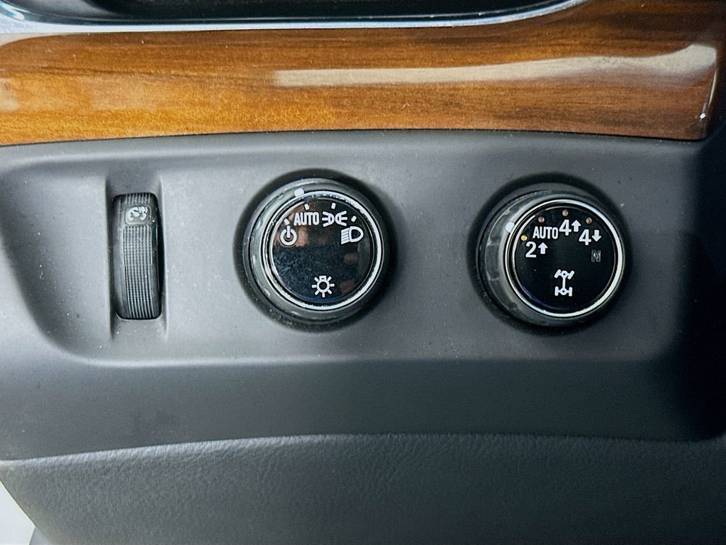 Used 2018 Cadillac Escalade 4WD image 12