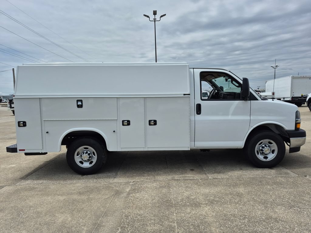 New 2026 Chevrolet Express 3500 w/ Power Convenience Package RWD image 8