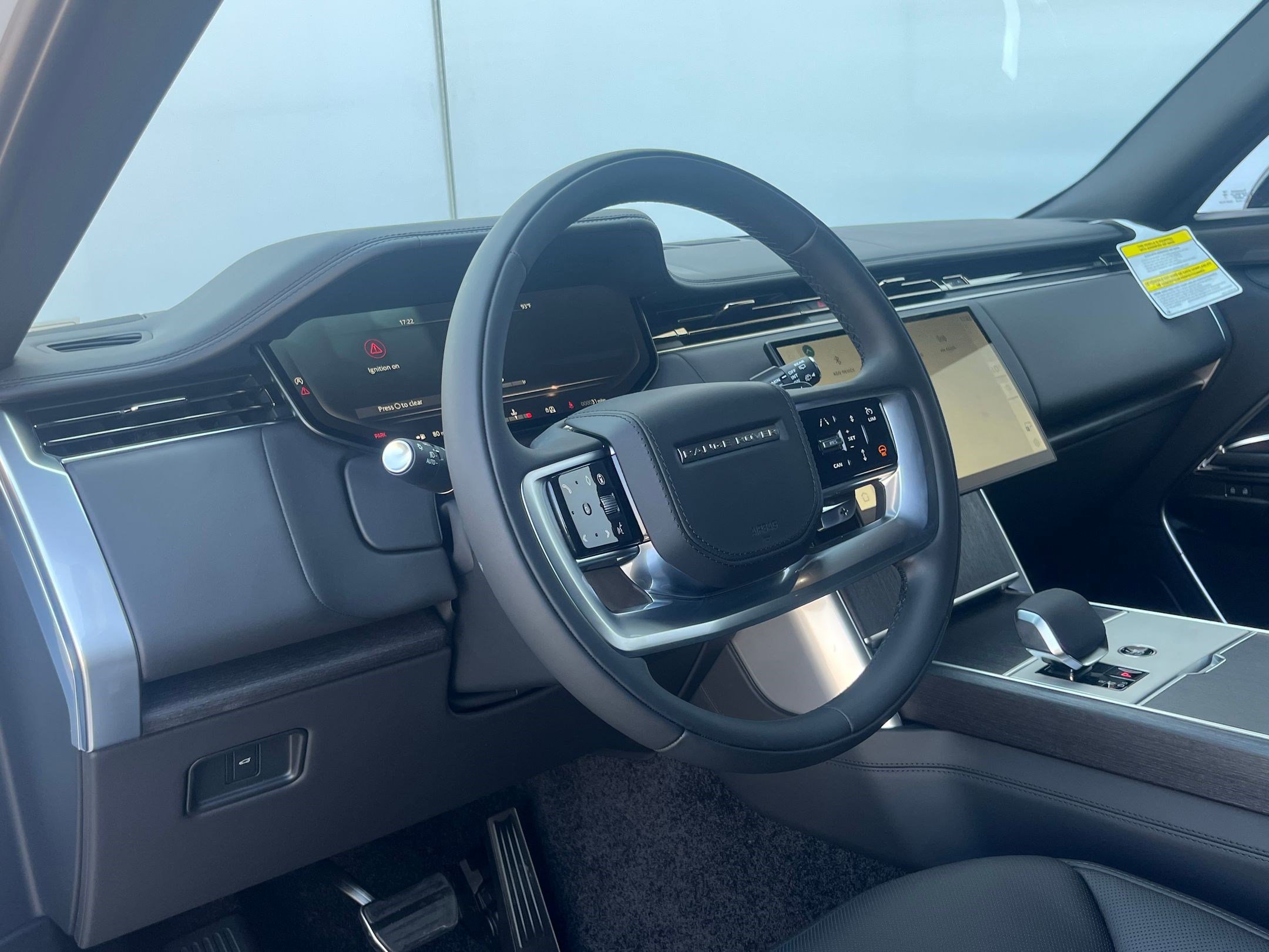 New 2025 Land Rover Range Rover Long Wheelbase SE image 4