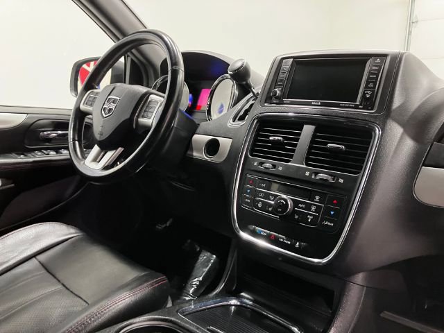 Used 2018 Dodge Grand Caravan GT image 38