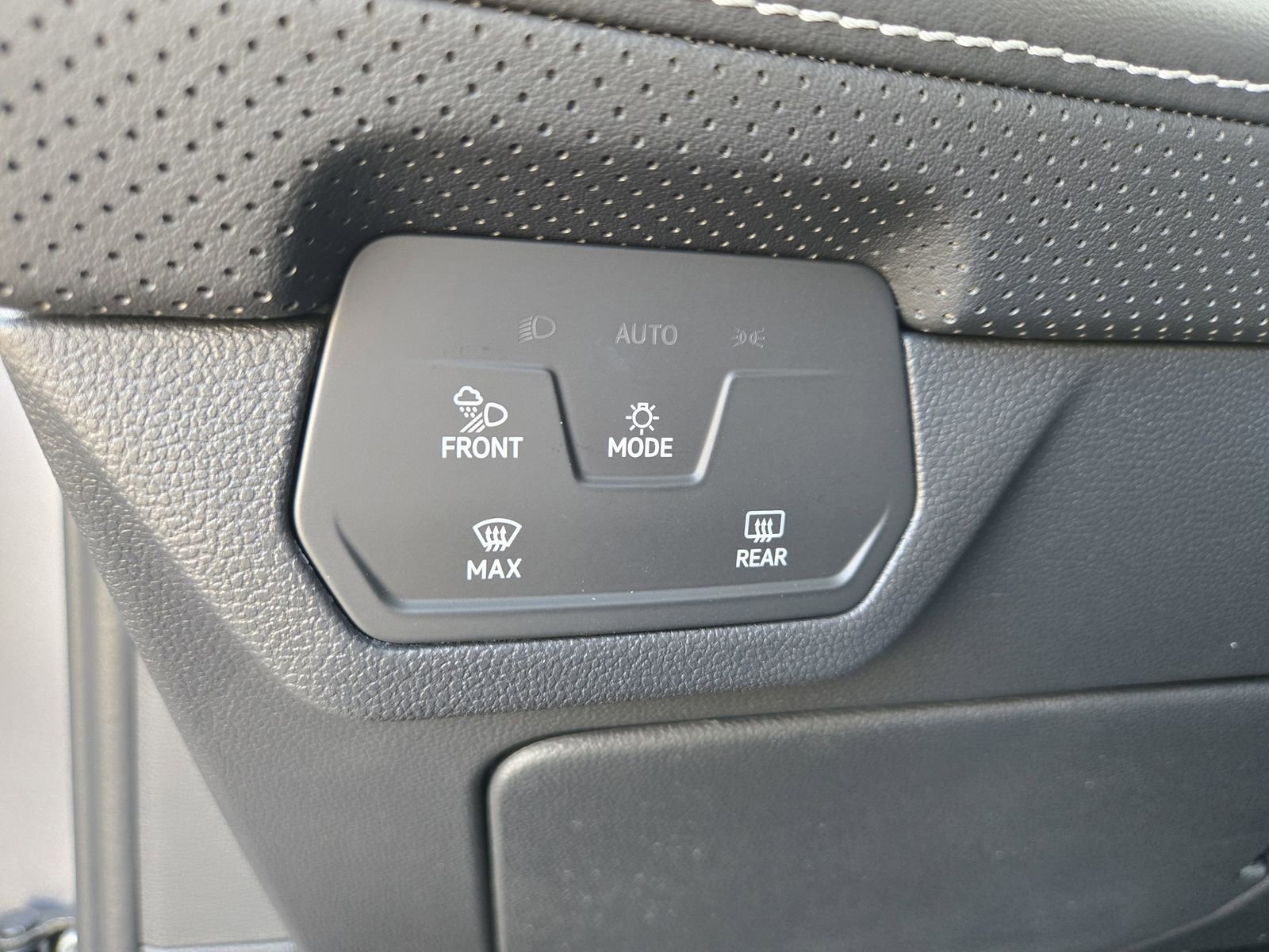 New 2026 Volkswagen Atlas Cross Sport SE FWD image 16