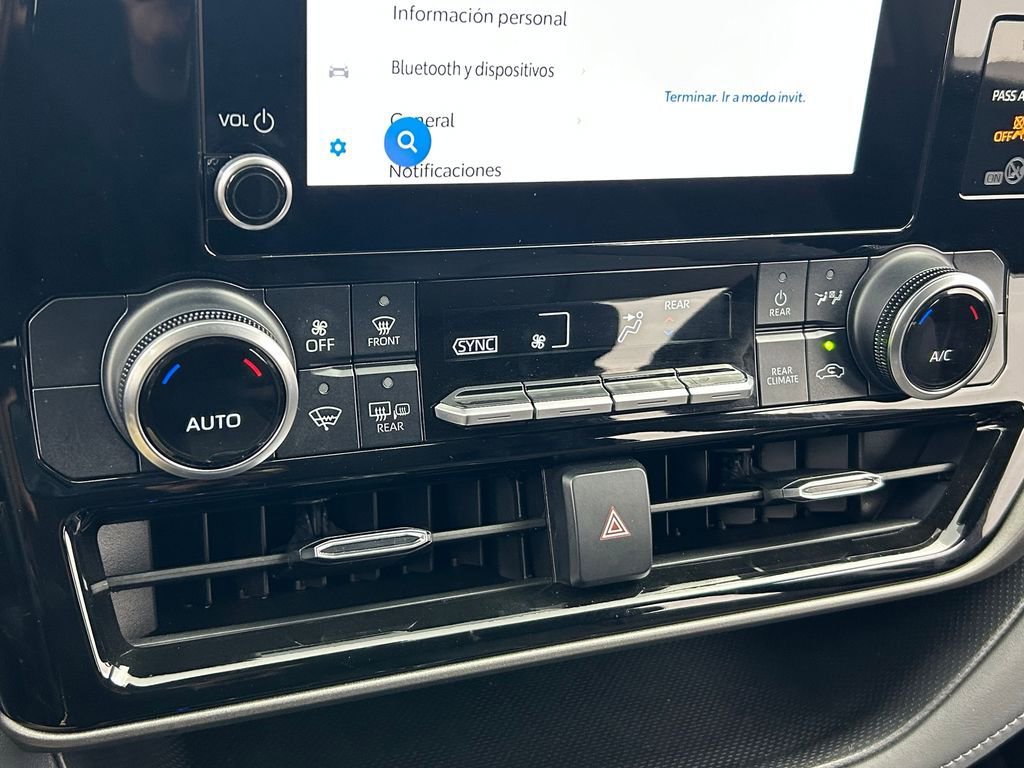 Used 2024 Toyota Highlander LE image 19