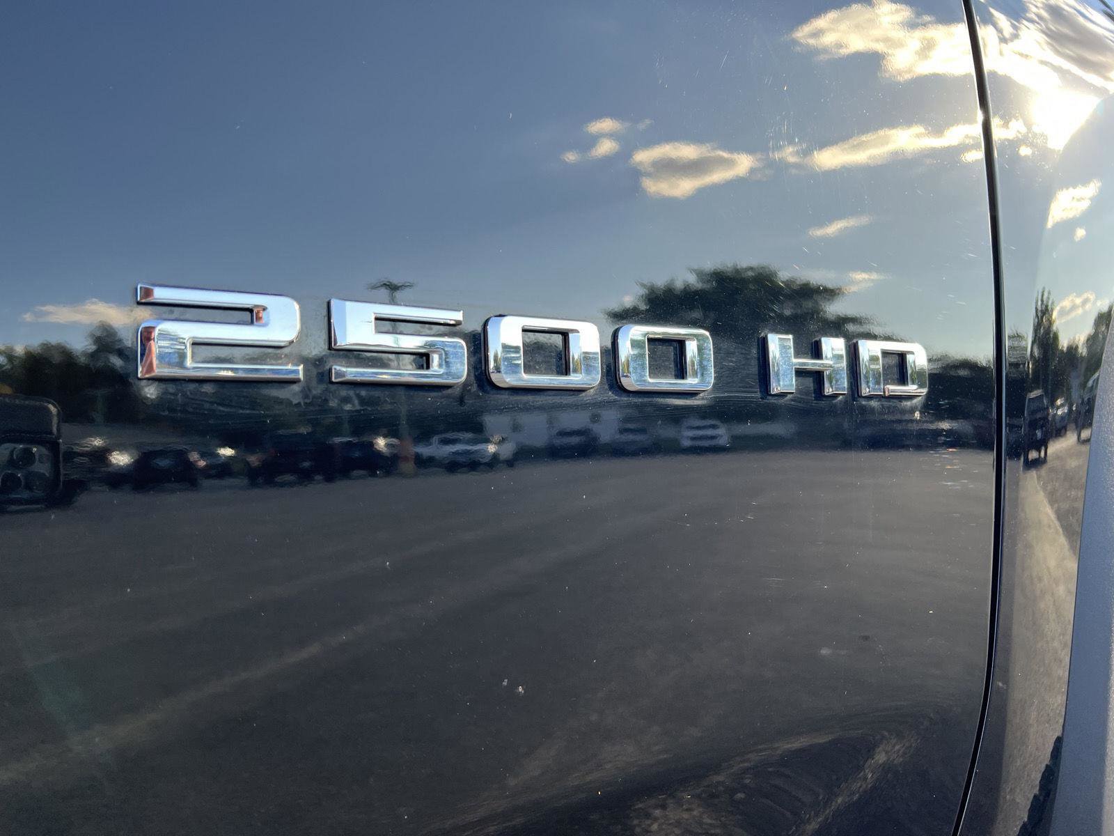 Used 2023 Chevrolet Silverado 2500 Custom w/ Custom Value Package image 3