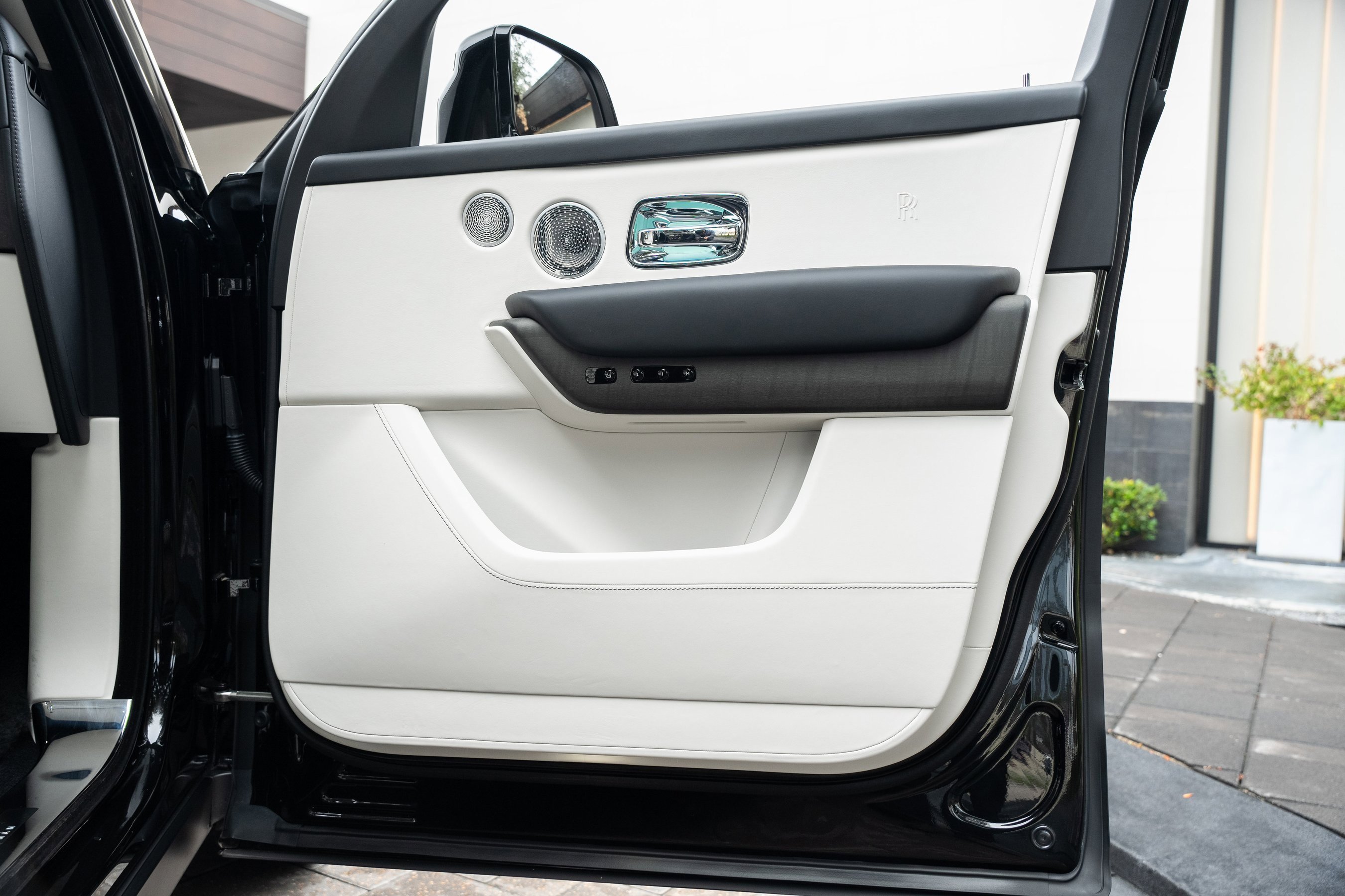 Used 2023 Rolls-Royce Cullinan w/ Cullinan Package image 65