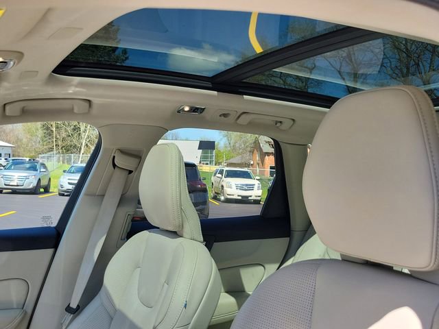 Used 2021 Volvo XC60 T8 Inscription w/ Advanced Package image 11