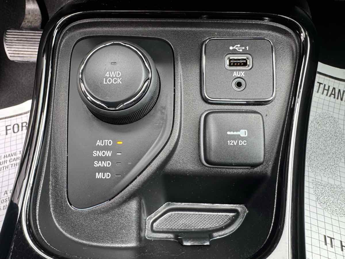 Used 2021 Jeep Compass Limited w/ Sun and Sound Group AWD/4WD image 18