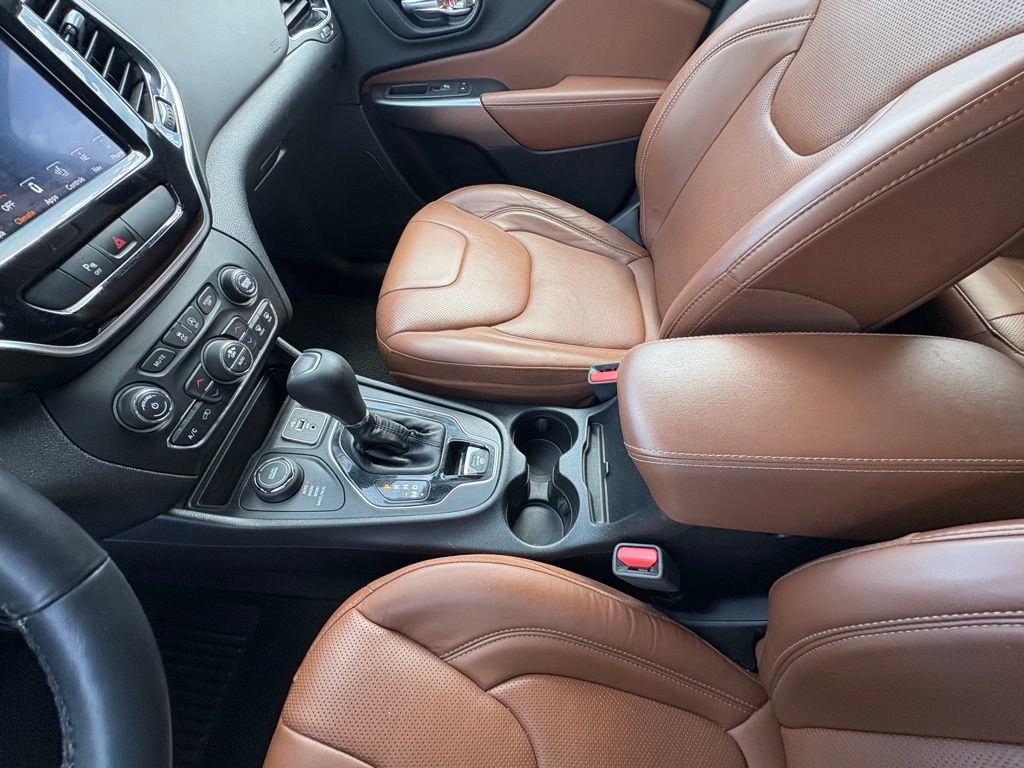 Used 2019 Jeep Cherokee Overland w/ Trailer Tow Group AWD/4WD image 22