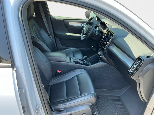 Used 2022 Volvo XC40 T5 Momentum AWD/4WD image 16