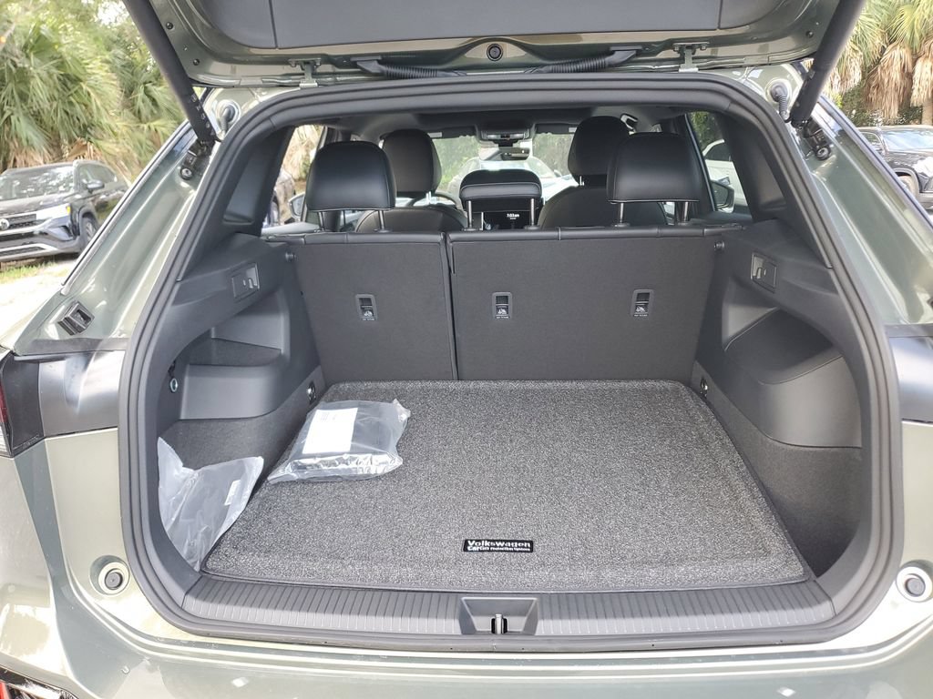 New 2026 Volkswagen Tiguan SE R-Line FWD image 15