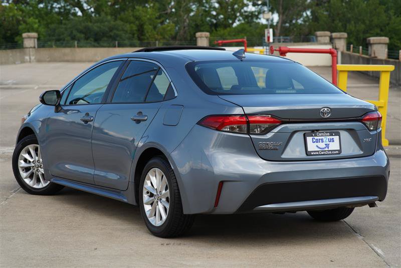 Used 2022 Toyota Corolla XLE FWD image 3