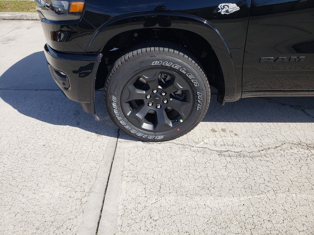 New 2026 RAM 1500 4x4 Crew Cab image 10
