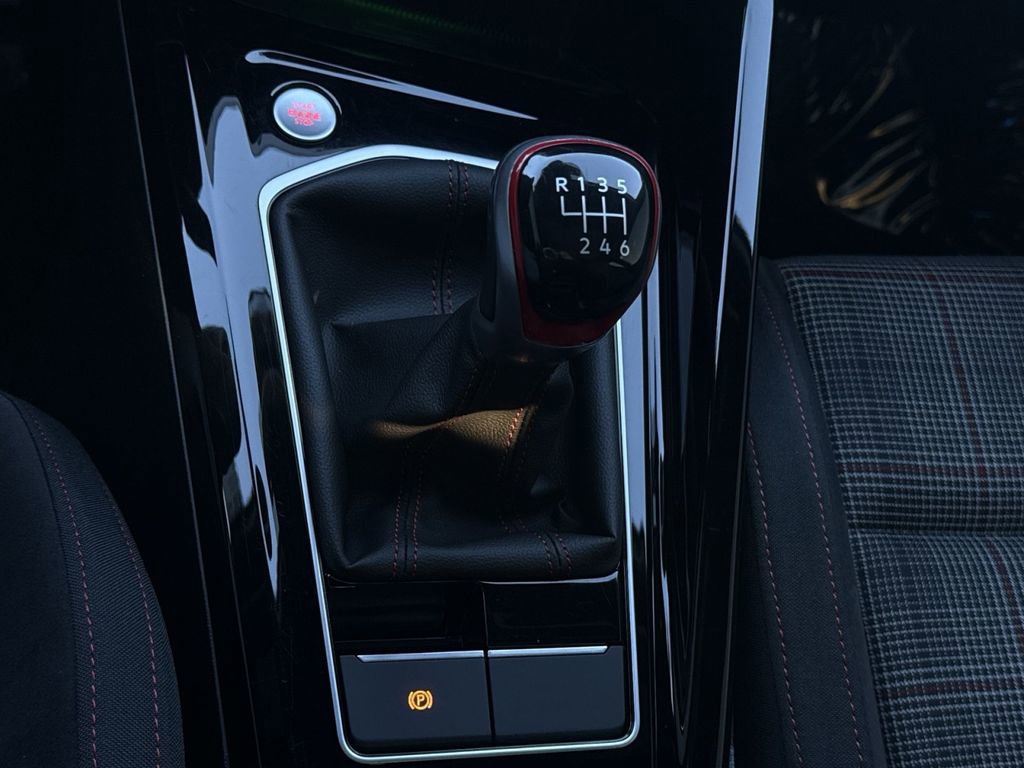 Used 2024 Volkswagen GTI SE image 21