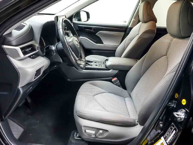 Used 2022 Toyota Highlander LE AWD/4WD image 8