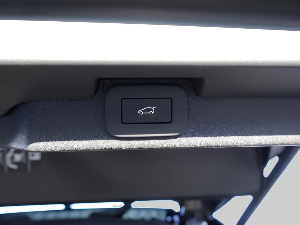 New 2026 Land Rover Discovery Limited Edition image 17