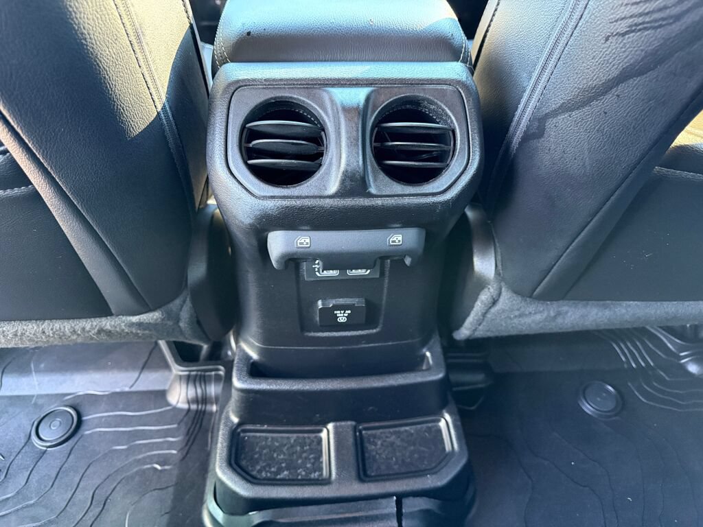 Used 2019 Jeep Wrangler Unlimited Sahara w/ Quick Order Package 24M Moab AWD/4WD image 28
