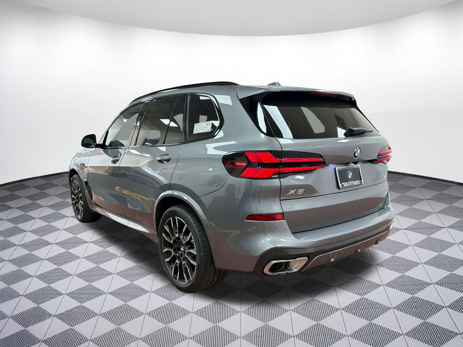 Used 2026 BMW X5 xDrive40i w/ M Sport Package AWD/4WD image 3