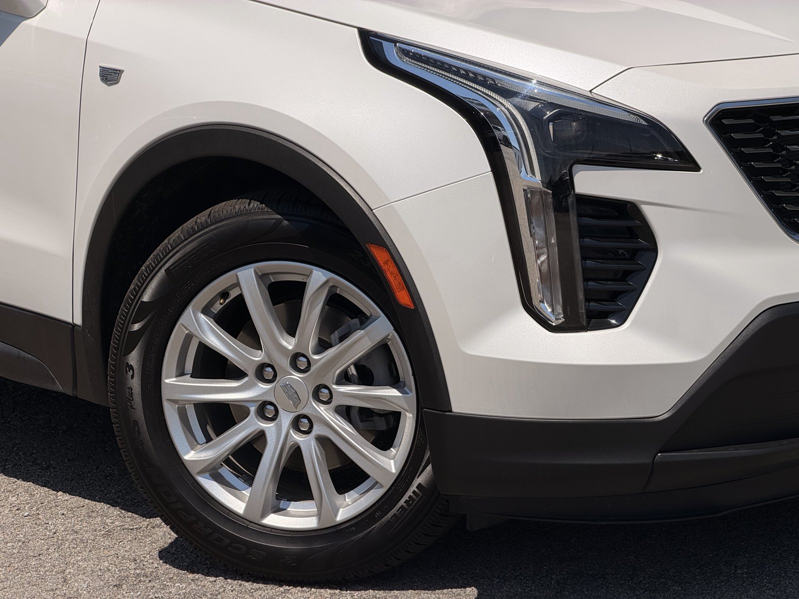 Used 2023 Cadillac XT4 Luxury FWD image 3