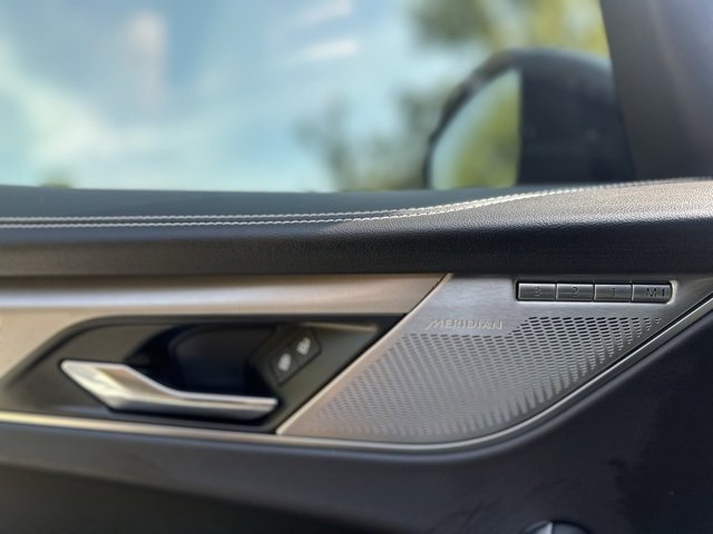 Used 2025 Jaguar F-PACE R-Dynamic S image 11