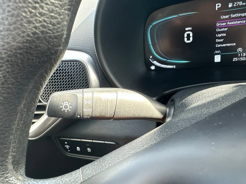 Used 2025 Kia Soul LX w/ LX Technology Package FWD image 22