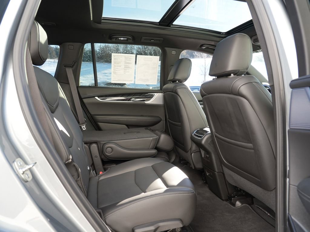 Used 2025 Cadillac XT6 Premium Luxury image 34