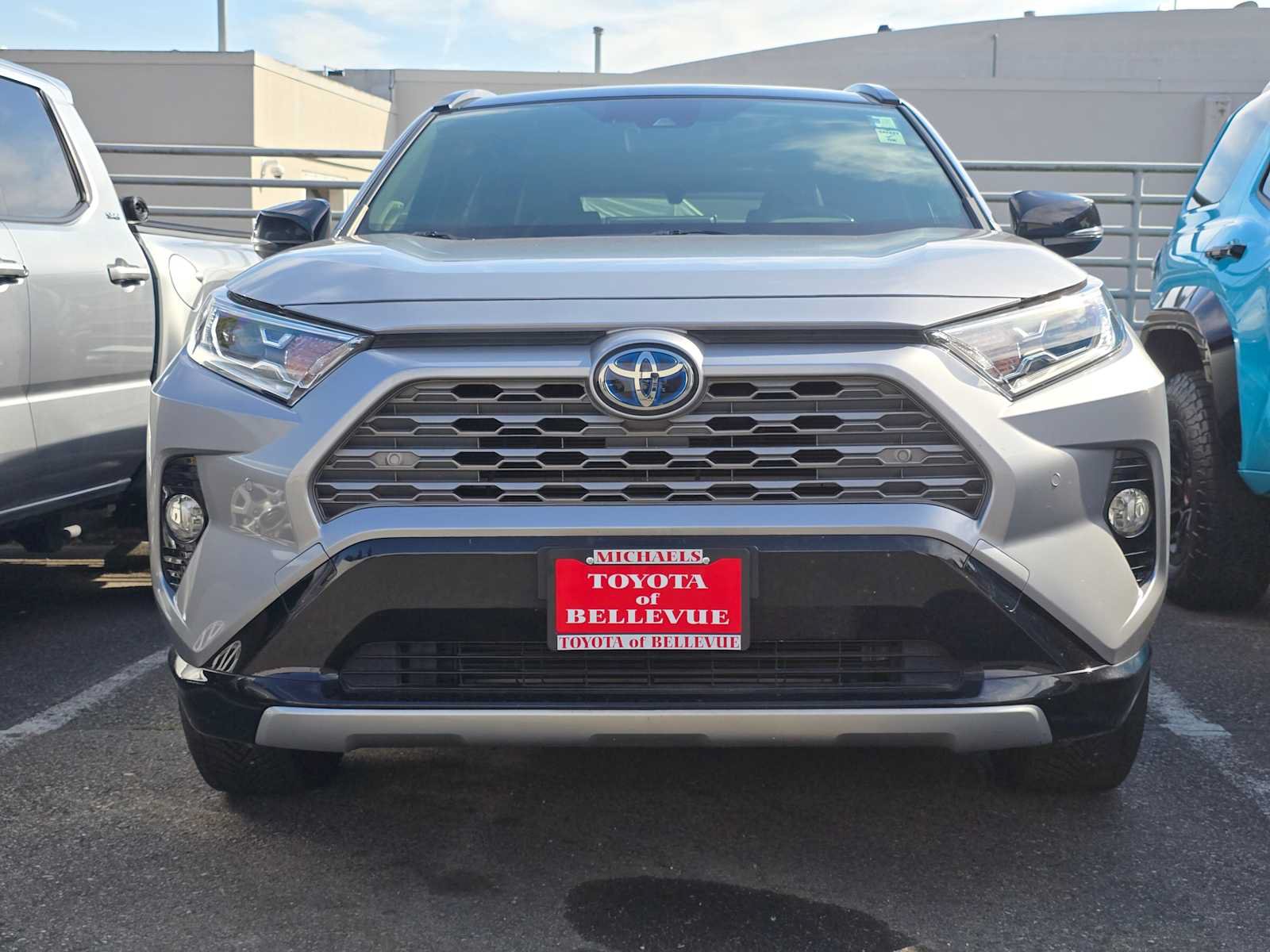 Used 2020 Toyota RAV4 XSE AWD/4WD image 2
