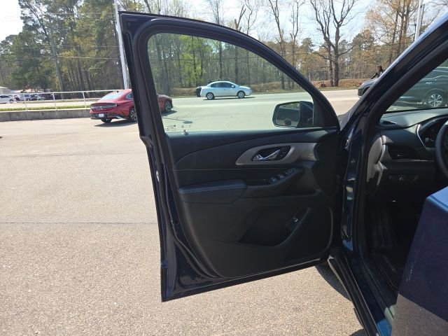 Used 2023 Chevrolet Traverse LT image 10