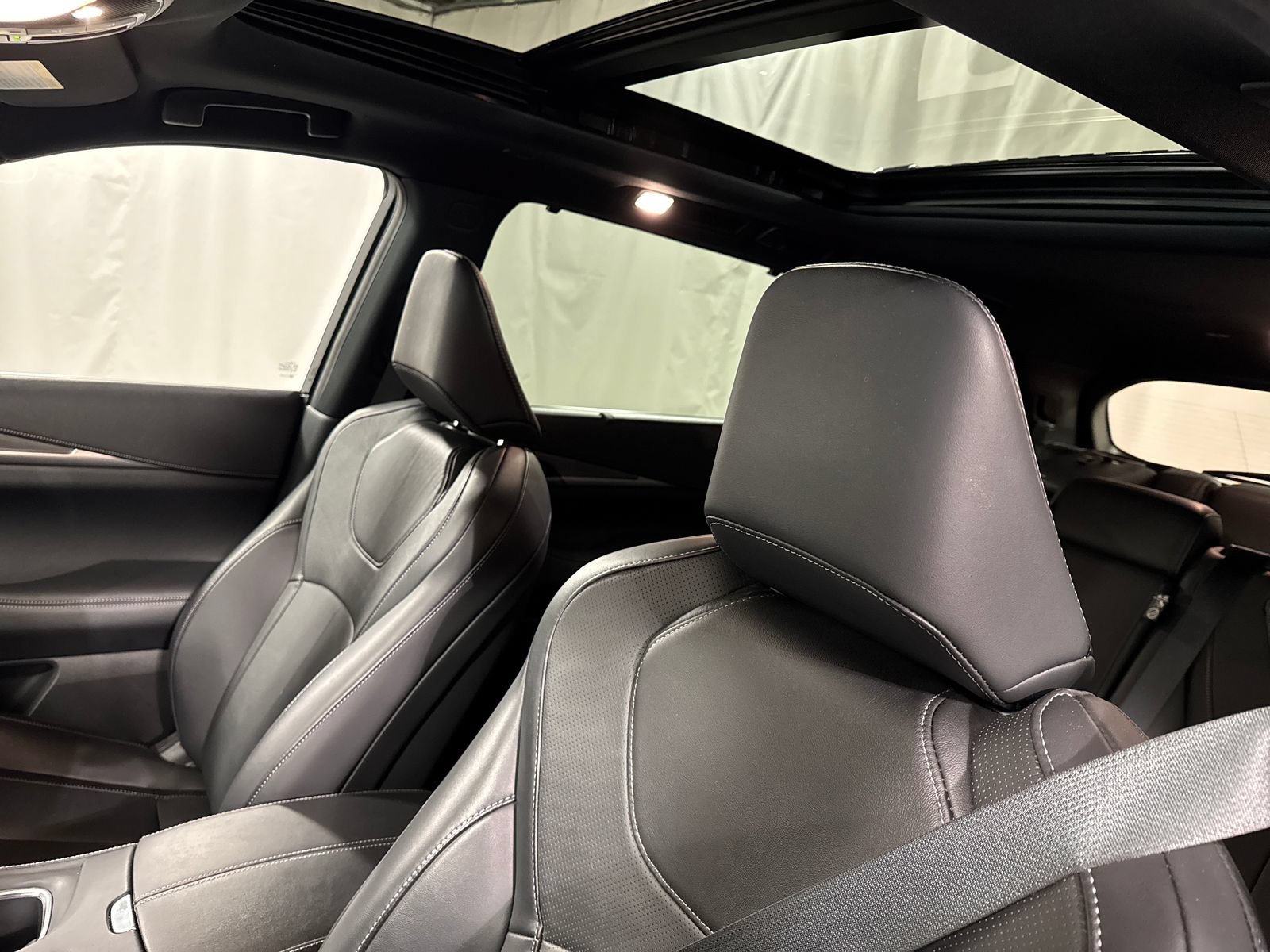 Certified 2025 INFINITI QX60 Luxe w/ Black Edition AWD/4WD image 15
