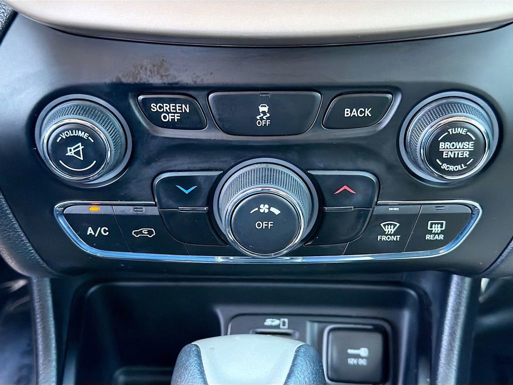 Used 2016 Jeep Cherokee 75th Anniversary image 33