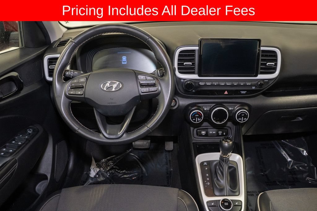 Used 2024 Hyundai Venue Limited FWD image 6