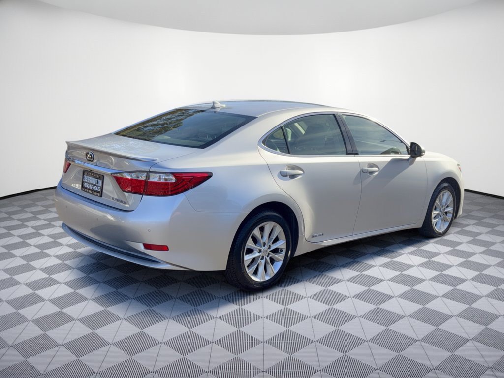 Used 2014 Lexus ES 300h w/ Premium Package w/Bamboo Trim FWD image 9