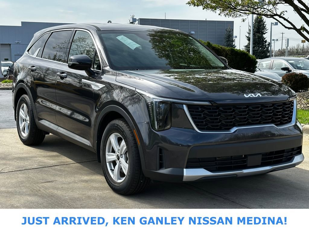 Used 2025 Kia Sorento LX FWD image 1